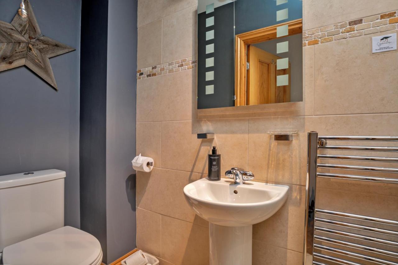 Finest Retreats - Oystercatcher * Whitby